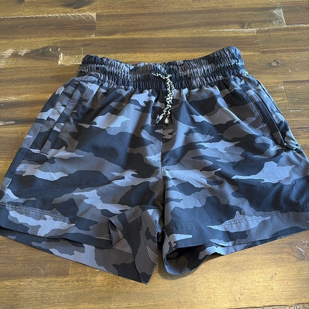 Athleta Girl Camo camouflage Shorts Running Athletic Black Gray Large L 12